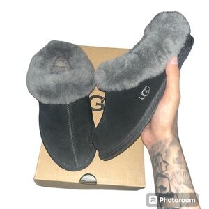 UGG Women’s Moraene Slippers ‘Suede Black’